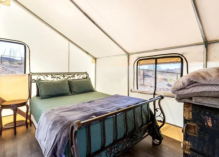 Off-grid Tented Cabin, Perfect For A Getaway In The Vacation Spot For Couples, Brisbee, Arizona Holiday home