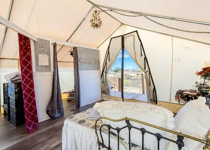 Off-grid Tented Cabin, Perfect For A Getaway In The Vacation Spot For Couples, Brisbee, Arizona Holiday home *