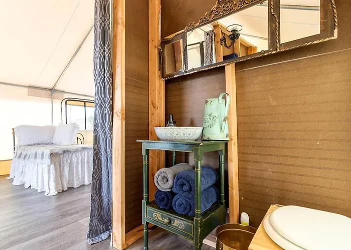 Holiday home Off-grid Tented Cabin, Perfect For A Getaway In The Vacation Spot For Couples, Brisbee, Arizona